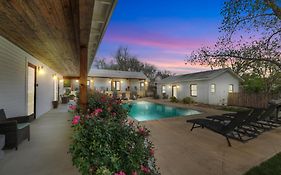 Schubert Inn-Main With Pool And Grill - 2Blks To Main